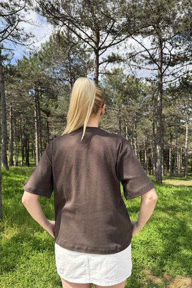 BİSİKLET YAKA ÖNÜ TAŞ DETAYLI TSHIRT