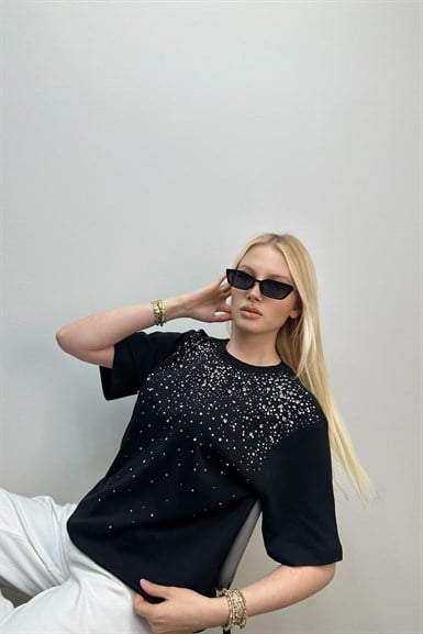 BİSİKLET YAKA ÖNÜ TAŞ DETAYLI TSHIRT