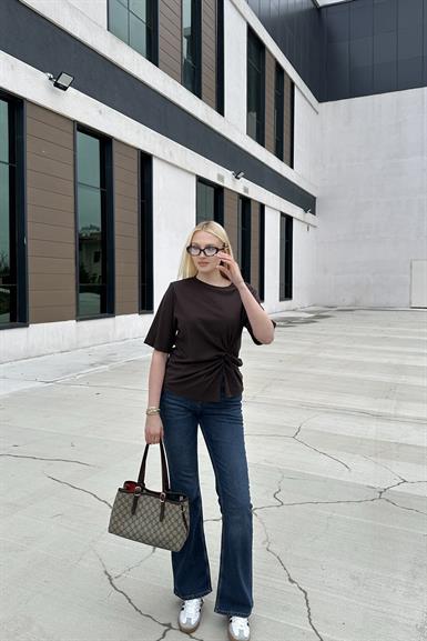 BİSİKLET YAKAA DÜĞÜM DETAYLI TSHIRT
