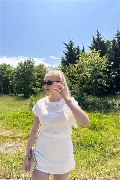 ÇİÇEK AKSESUARLI TSHIRT