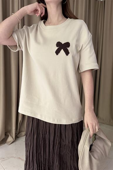 FİYONK NAKIŞ DETAYLI TSHIRT