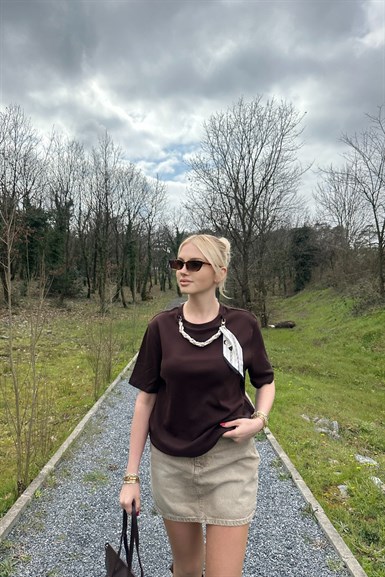 FULAR DETAYLI TSHIRT