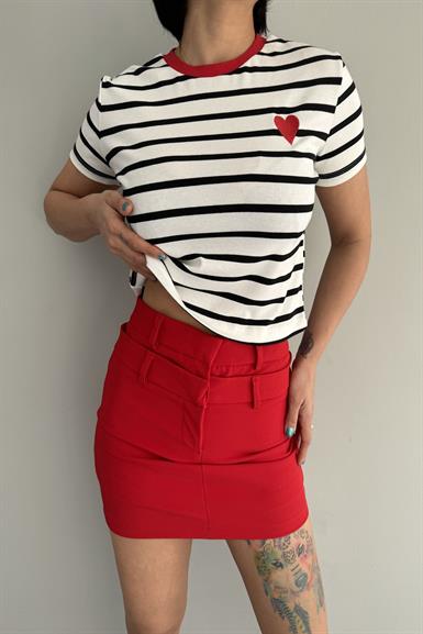 KALP NAKIŞLI ÇİZGİLİ CROP TSHIRT