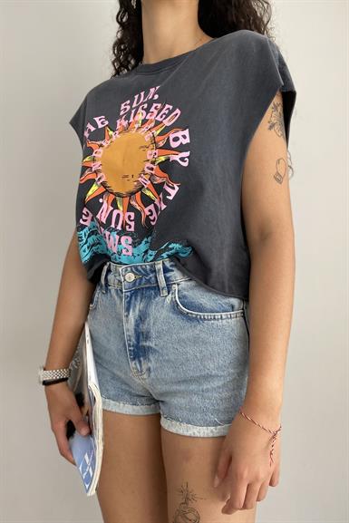 KOLSUZ BASKILI TSHIRT