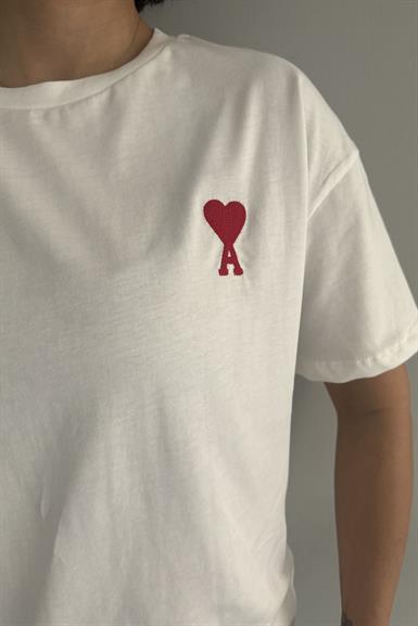 NAKIŞ DETAYLI TSHIRT