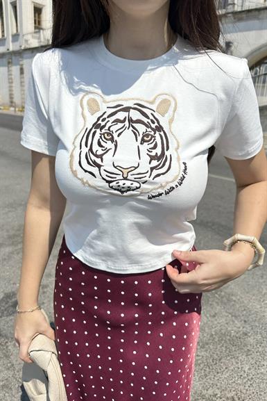 NAKIŞ DETAYLI TSHIRT