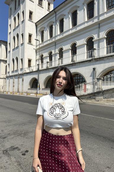 NAKIŞ DETAYLI TSHIRT