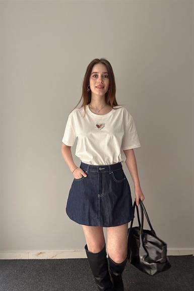 ÖNÜ KALP İŞLEMELİ TSHIRT