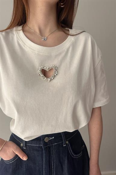ÖNÜ KALP İŞLEMELİ TSHIRT