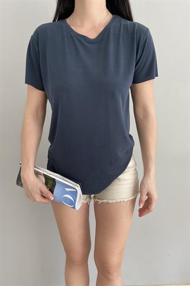 OYSHO MODEL TSHIRT
