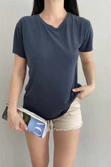 OYSHO MODEL TSHIRT