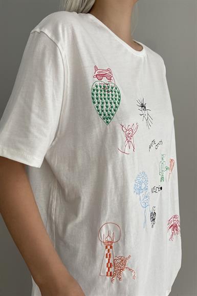 RENKLİ NAKIŞLI TSHIRT