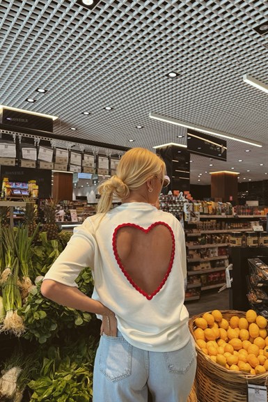 SIRTI KALP NAKIŞ DEKOLTELİ TSHIRT