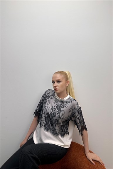 ÜSTÜ DANTEL DETAYLI TSHIRT
