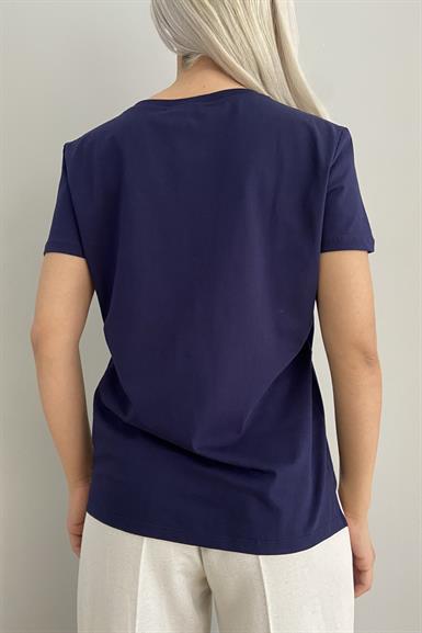 V YAKA BASIC TSHIRT