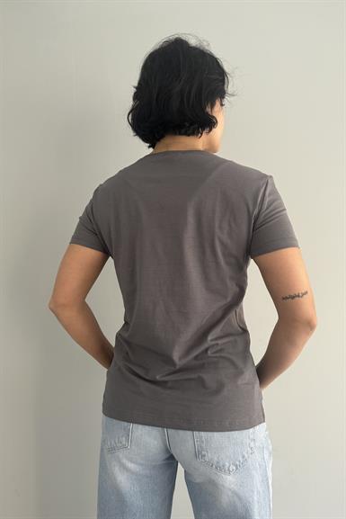 V YAKA BASIC TSHIRT