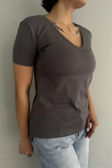 V YAKA BASIC TSHIRT