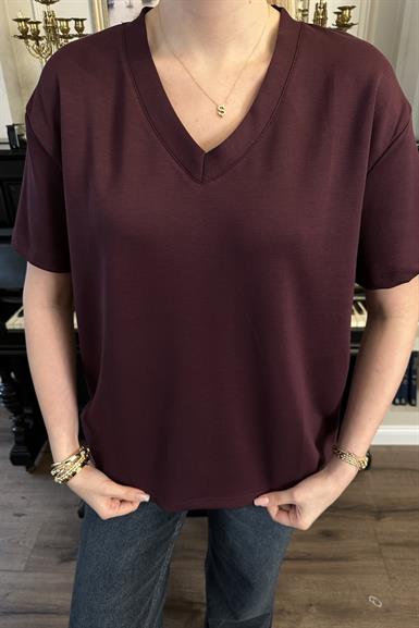 V YAKA MODAL TSHIRT