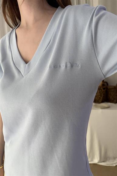 V YAKA TSHIRT