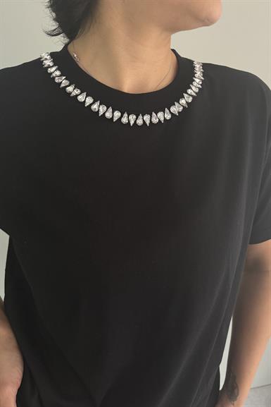 YAKASII TAŞLI TSHIRT