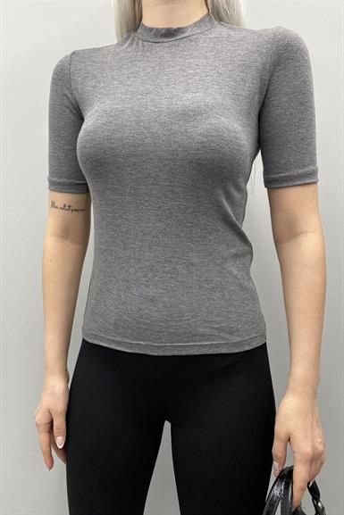 YÜKSEK YAKALI TSHIRT