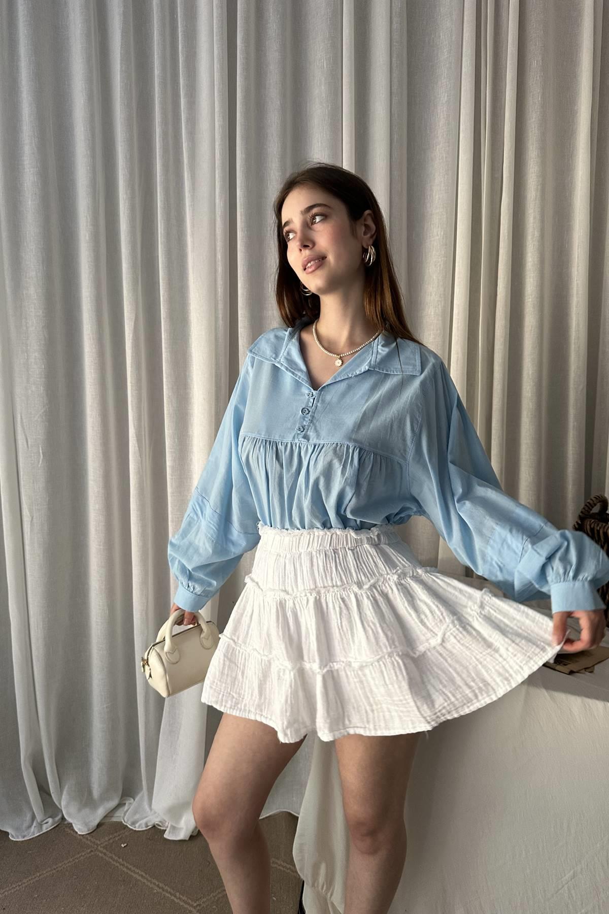 KISA PATLI BİRİT DÜĞME DETAYLI BLUZ
