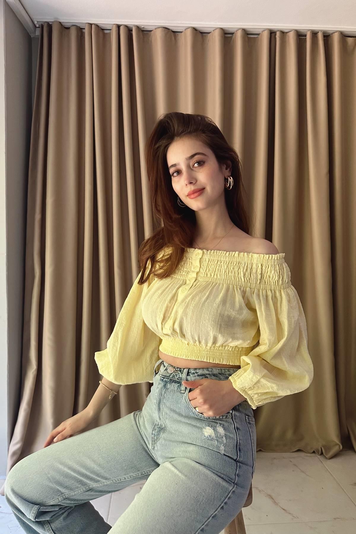 OMUZLARI AÇIK DÜĞMELİ TOP