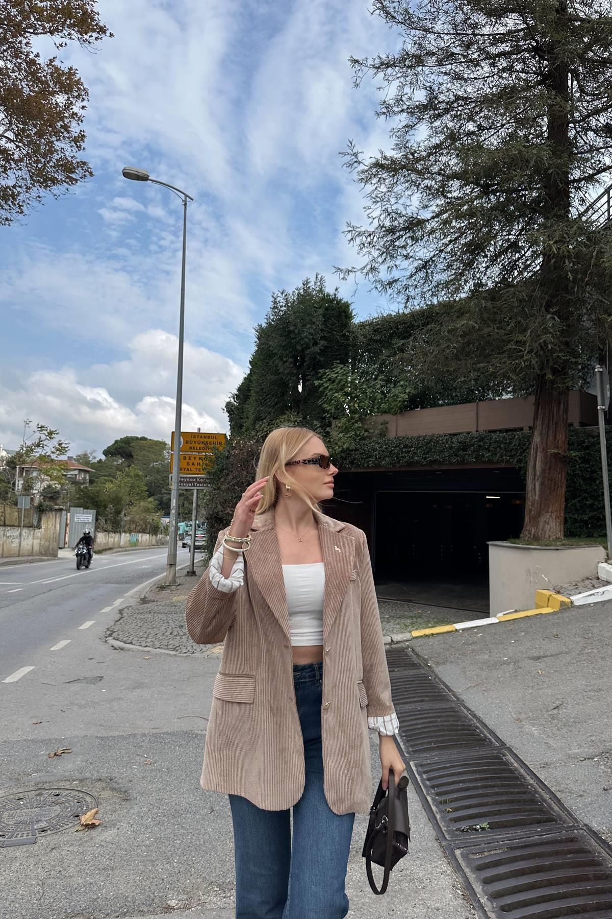 BRONŞ DETAYLI KADİFE CEKET