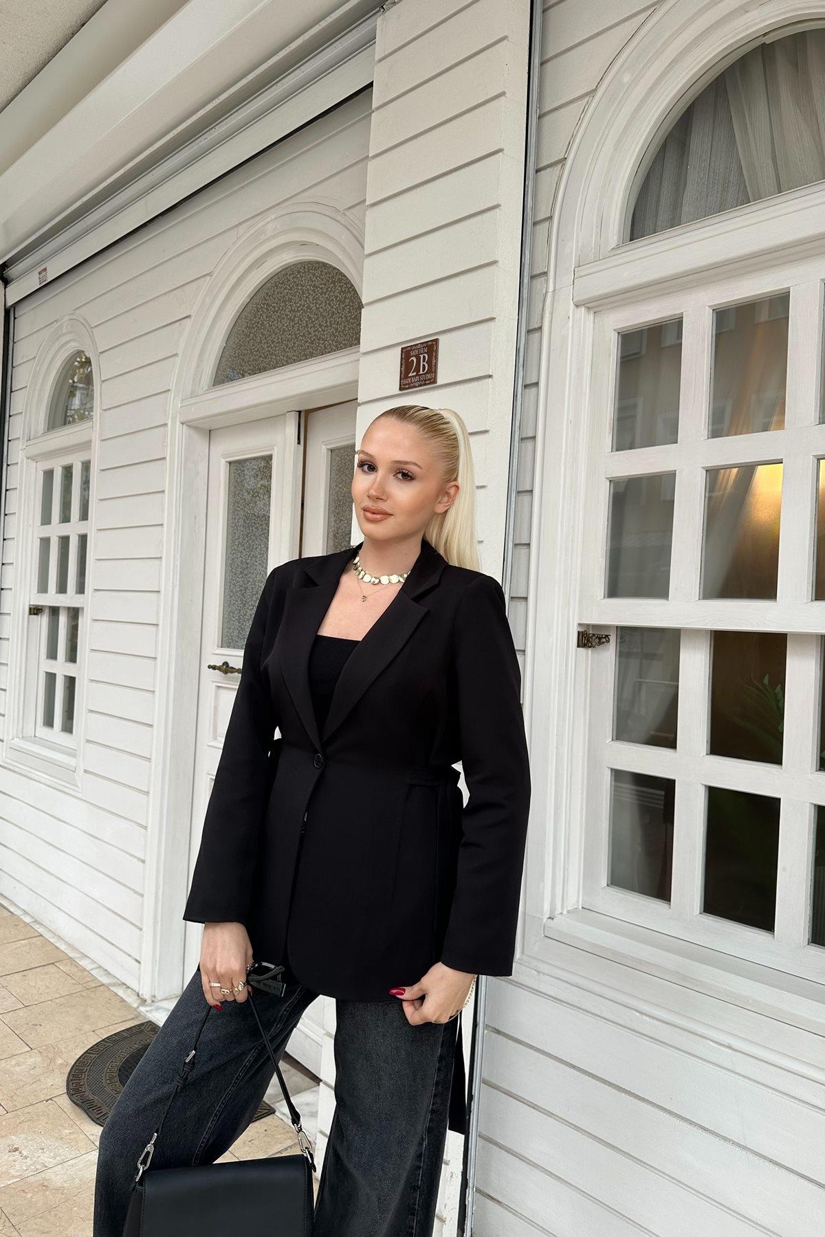 MONO YAKA TEK DÜĞME İKİ YAN BAĞCIK DETAY CEKET