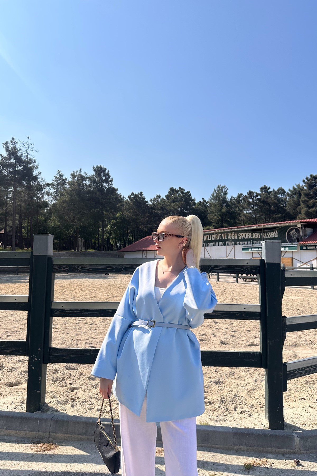 YAKASIZ KEMER DETAYLI CEKET