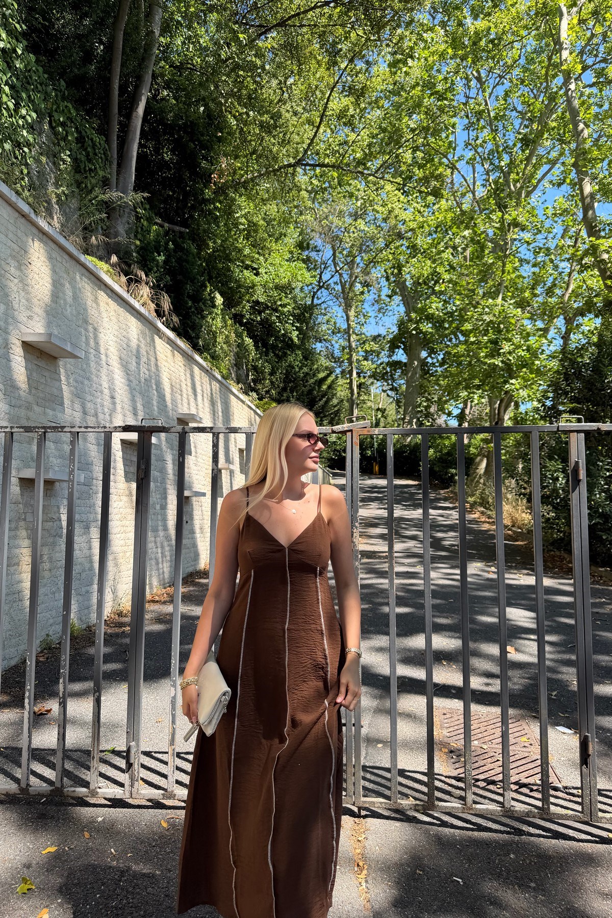 İŞLEME DETAYLI ELBİSE