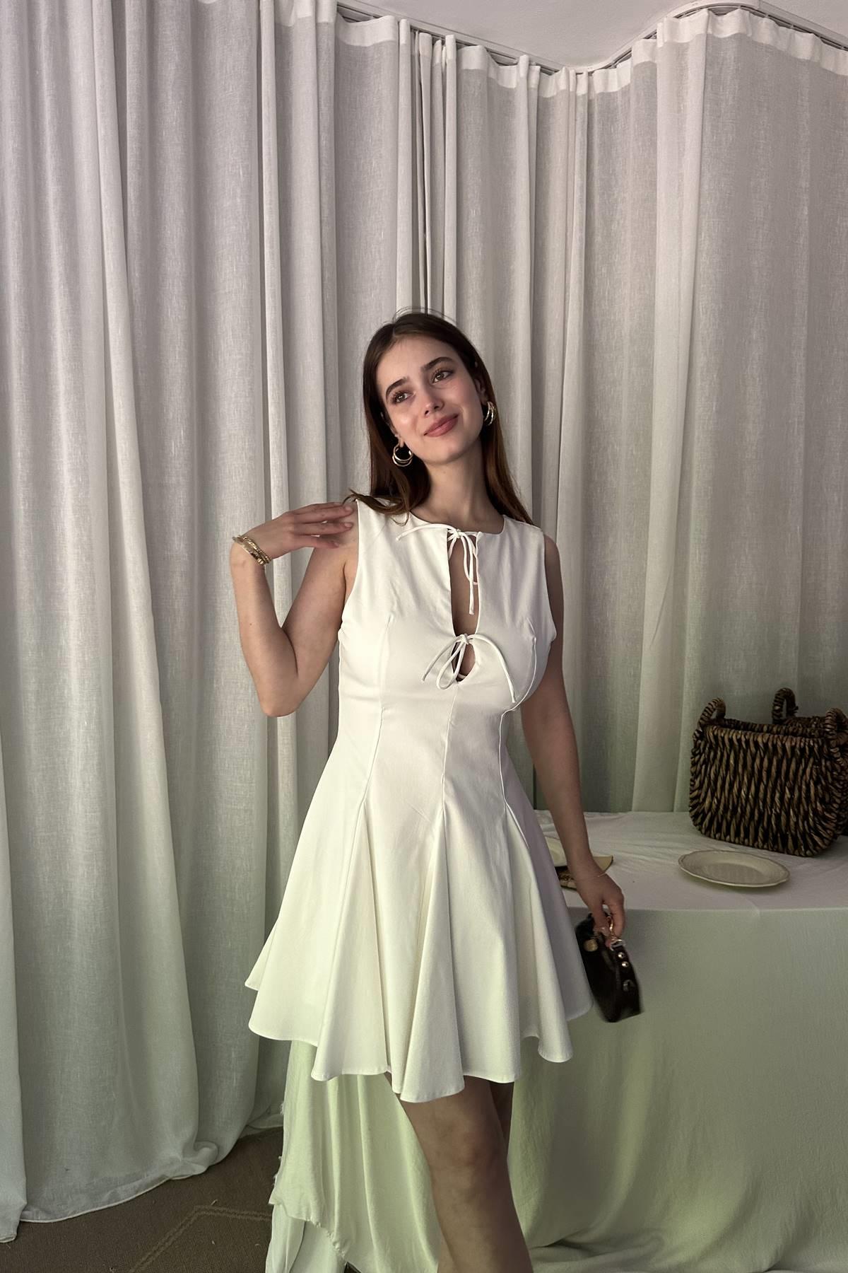 KLOŞ ETEKLİ FİYONKLU KISA ELBİSE