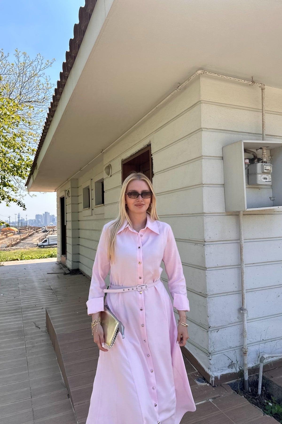 ÖN DÜĞMELİ KEMERLİ TENCEL GÖMLEK ELBİSE