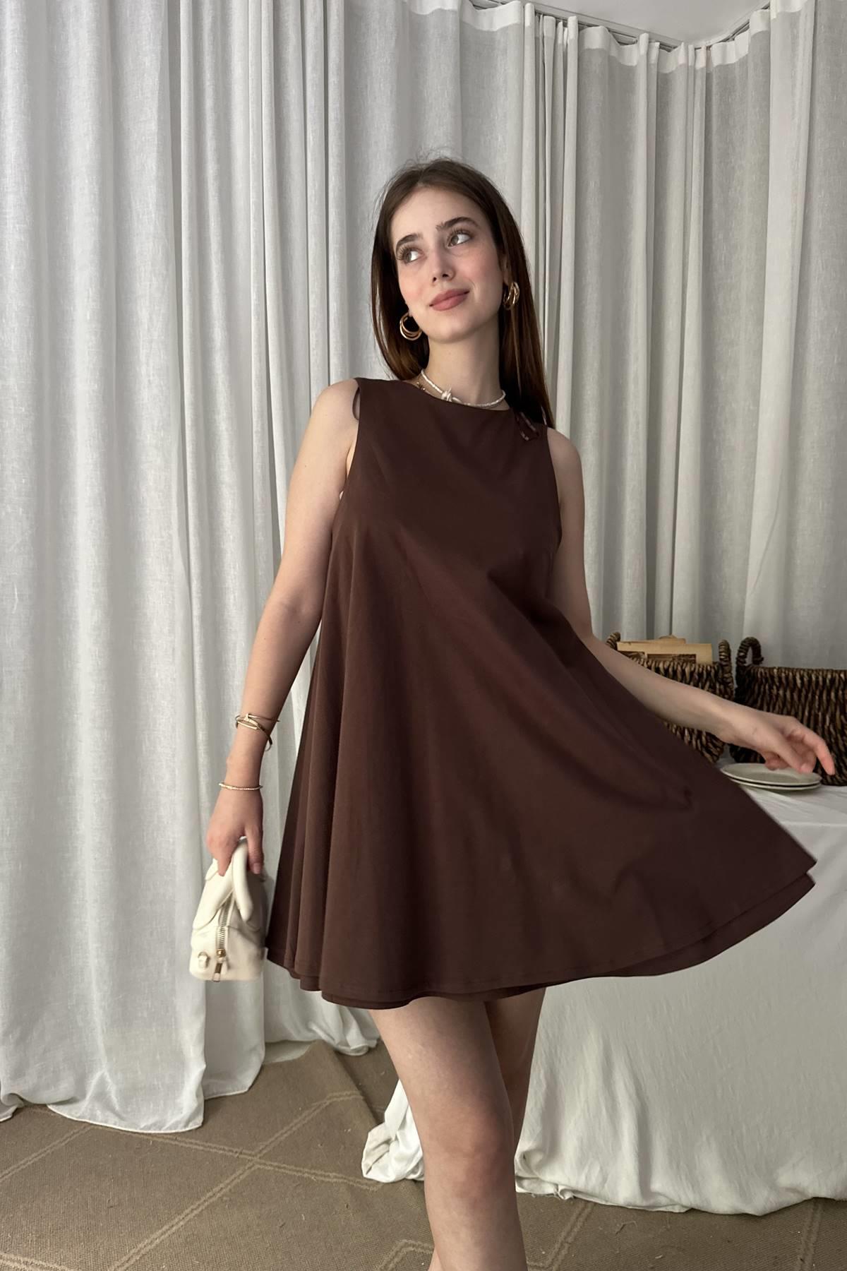 VOLÜMLÜ KISA ELBİSE