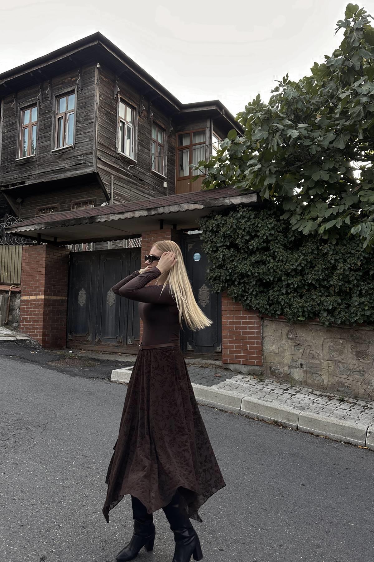 ASİMETRİK DETAY TÜL ETEK
