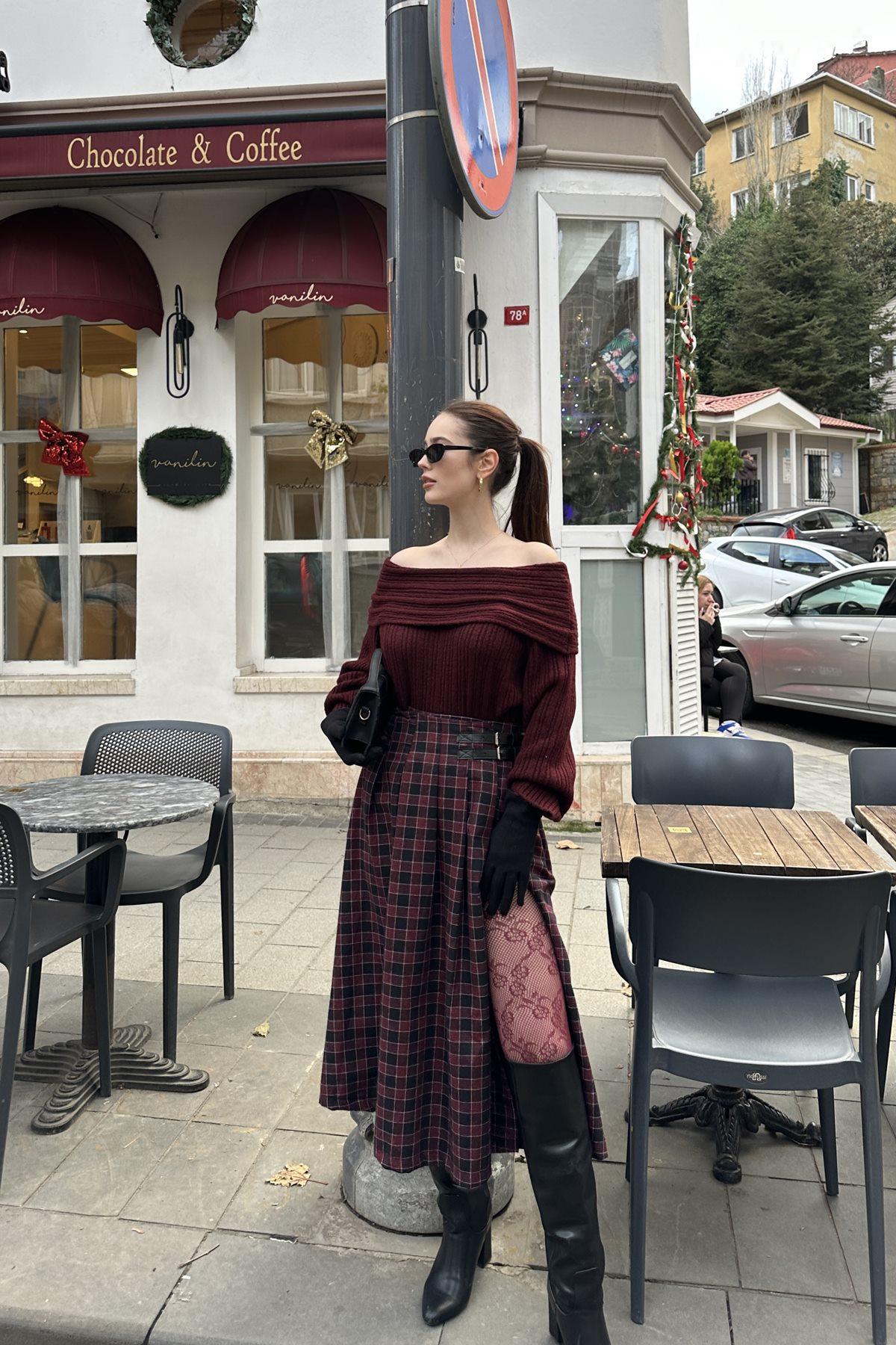 KEMER DETAYLI EKOSE DESENLİ YIRTMAÇLI ETEK