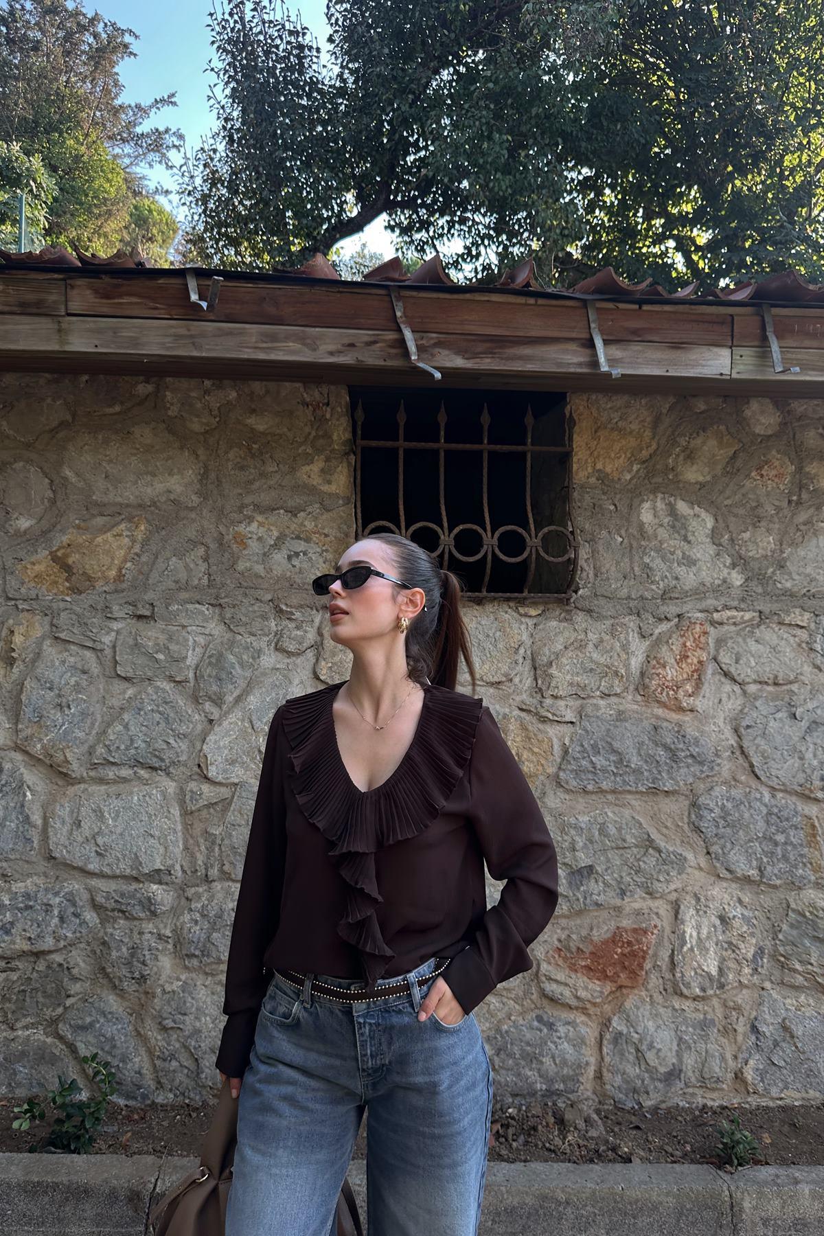 YAKASI PİLİSELİ BLUZ