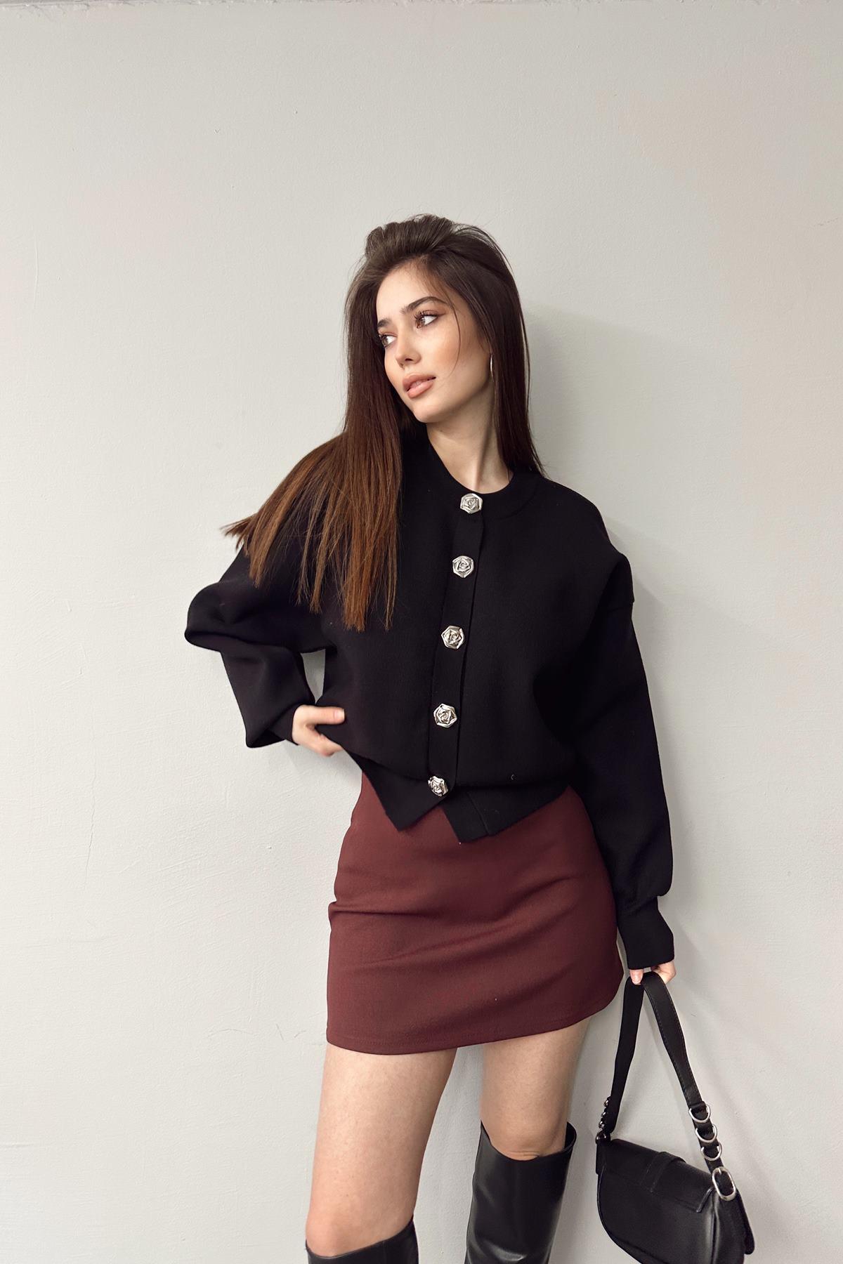 BİSİKLET YAKA GÜL DÜĞME DETAYLI TRIKO HIRKA