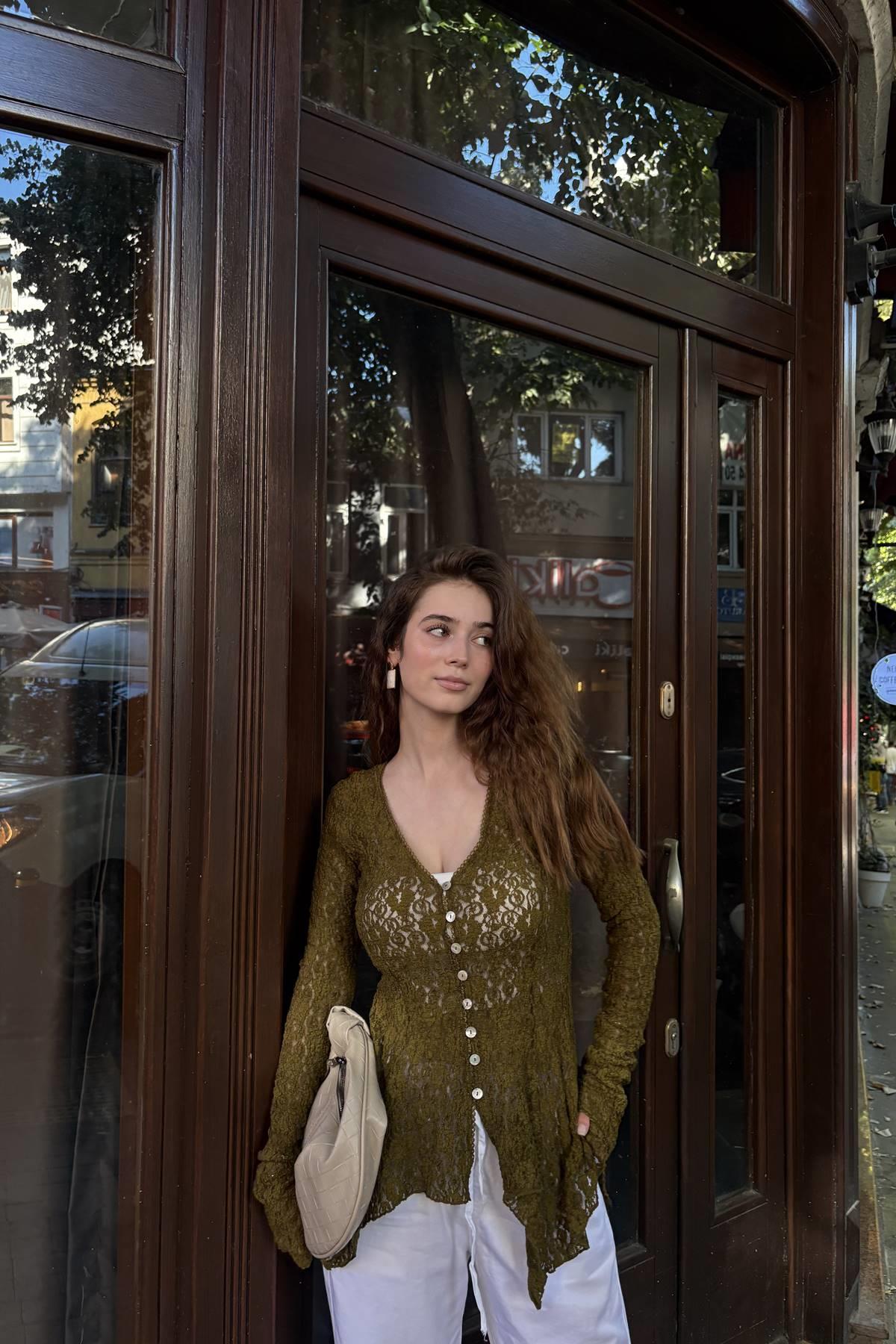 DÜĞMELİ PEPLUM DANTEL HIRKA