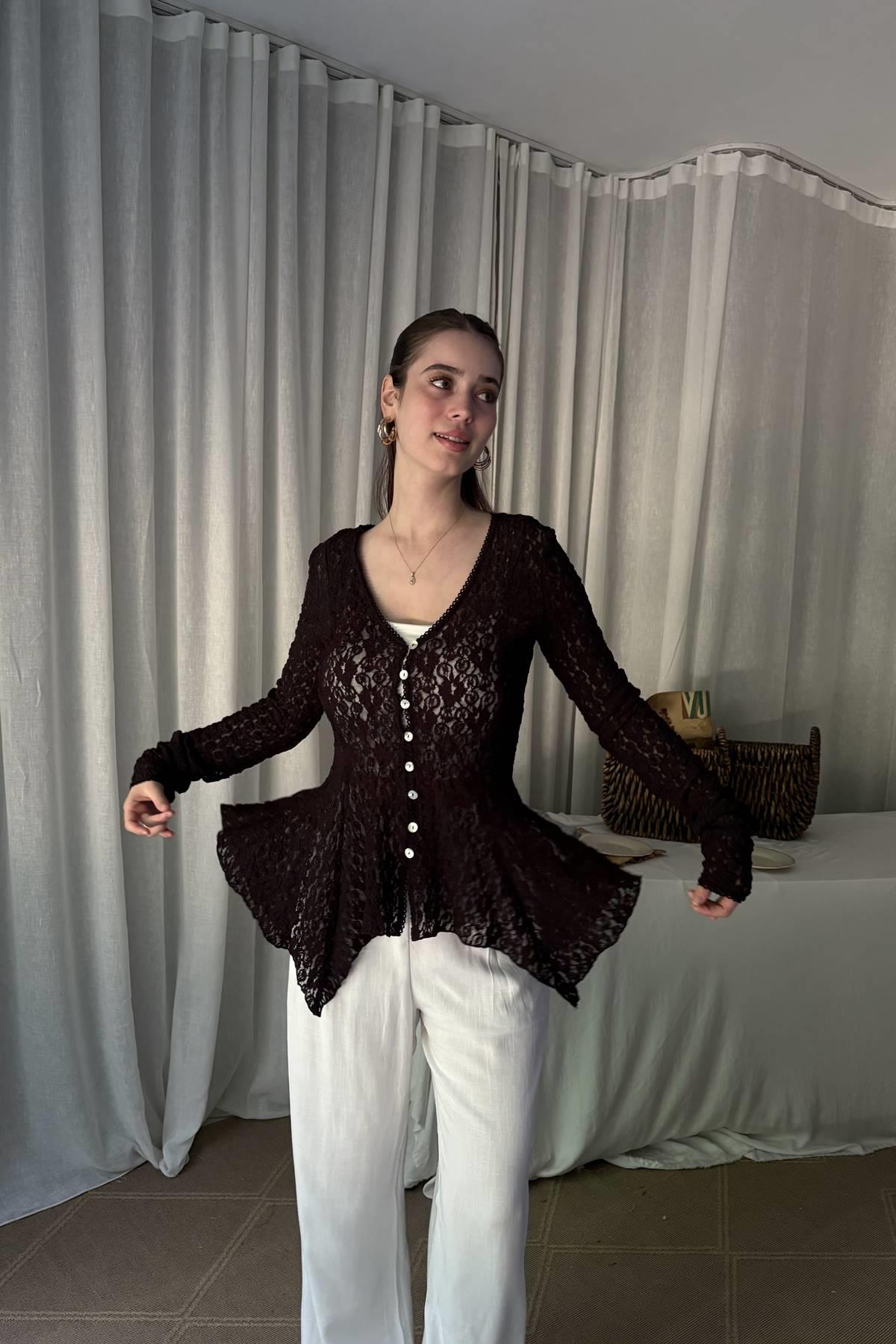 DÜĞMELİ PEPLUM DANTEL HIRKA