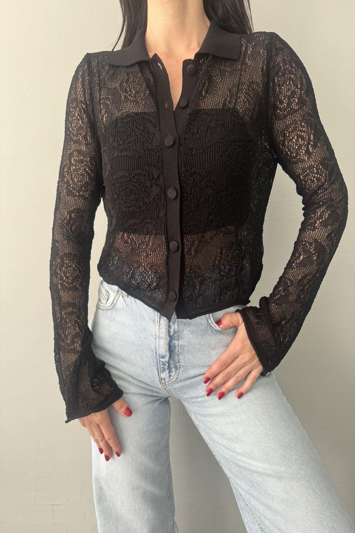 POLO YAKA ÇİÇEK AJURLU DÜĞMELİ