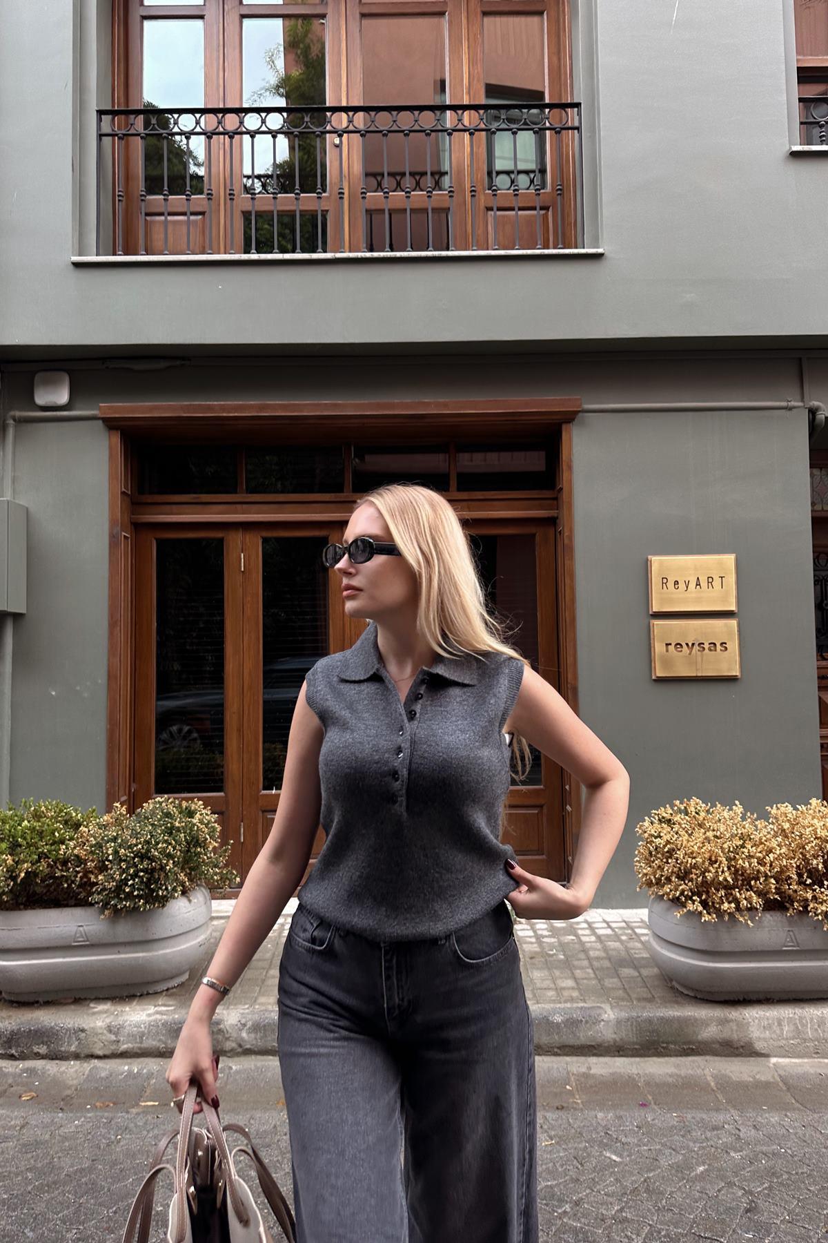 PATI DÜĞME DETAY SIFIR KOL POLO YAKA TRIKO