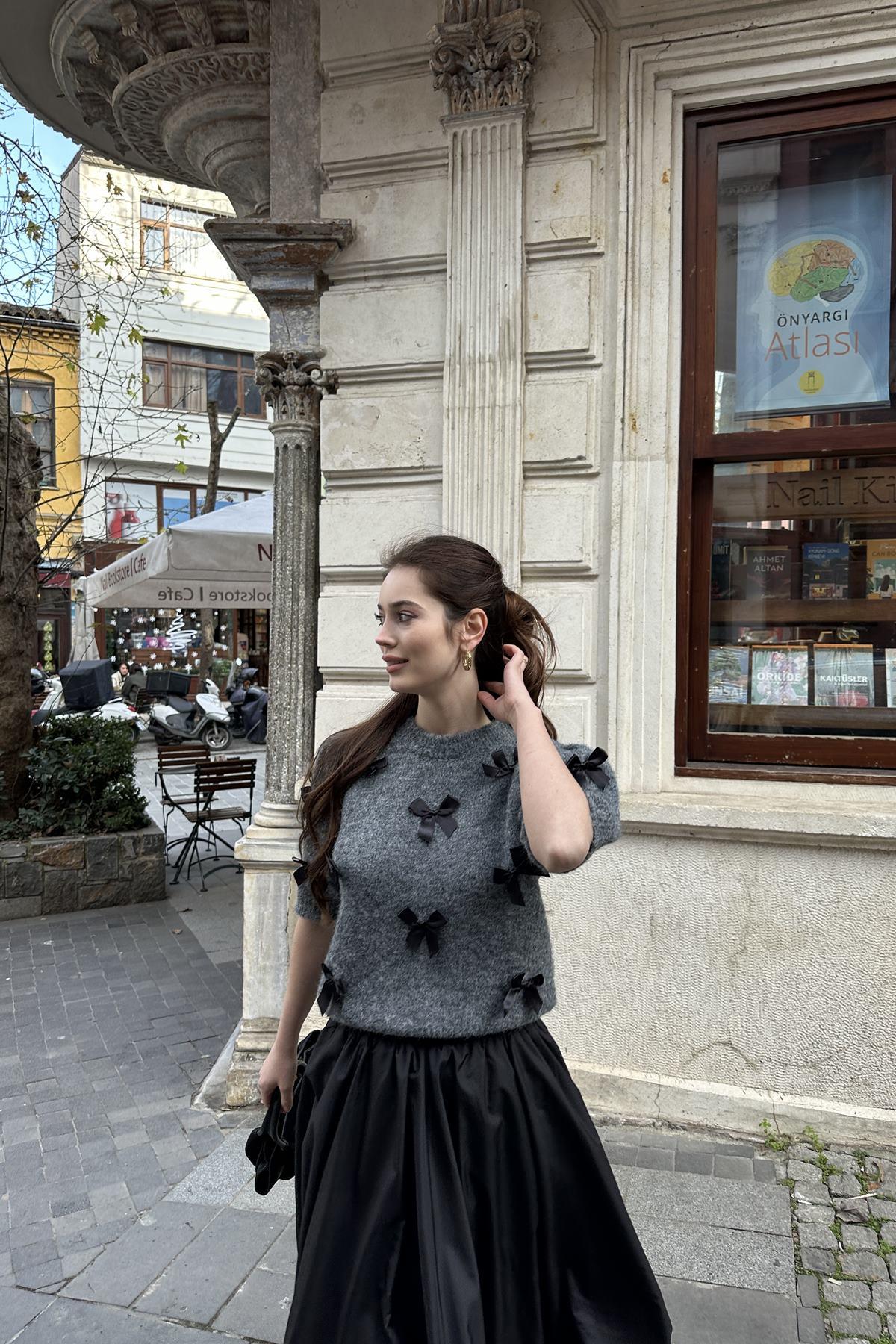 BİSİKLET YAKA FYONK DETAYLI KISA KOLLU TRIKO