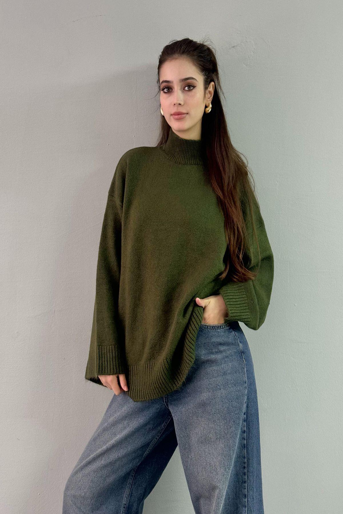 DİK YAKA OVERSIZE TRIKO KAZAK
