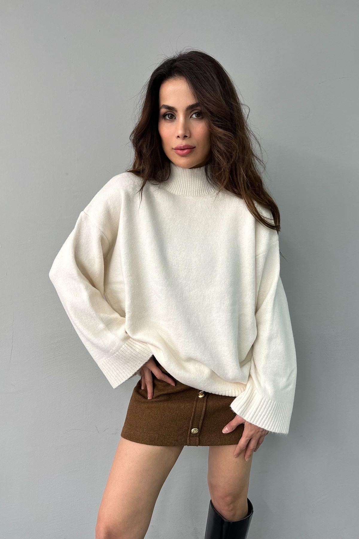 DİK YAKA OVERSIZE TRIKO KAZAK
