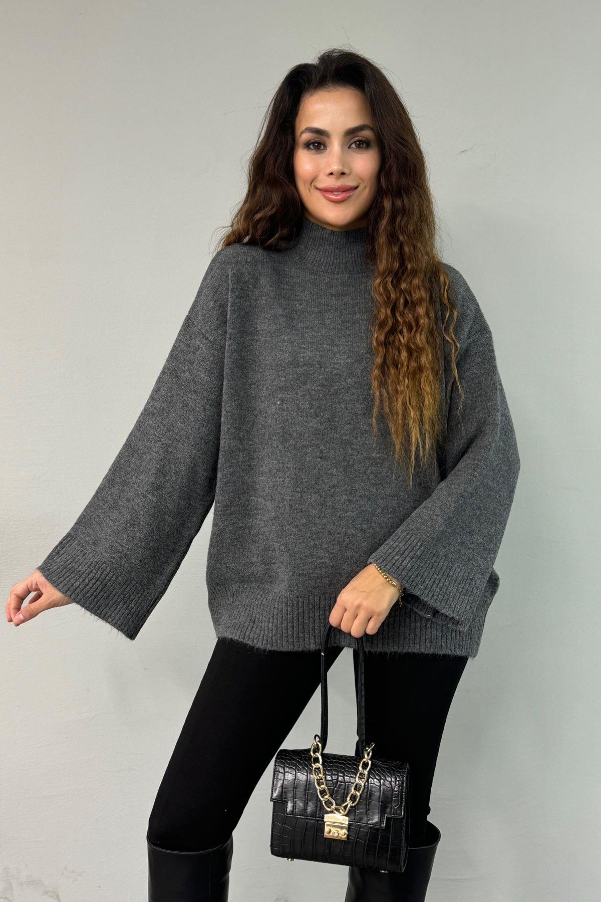 DİK YAKA OVERSIZE TRIKO KAZAK