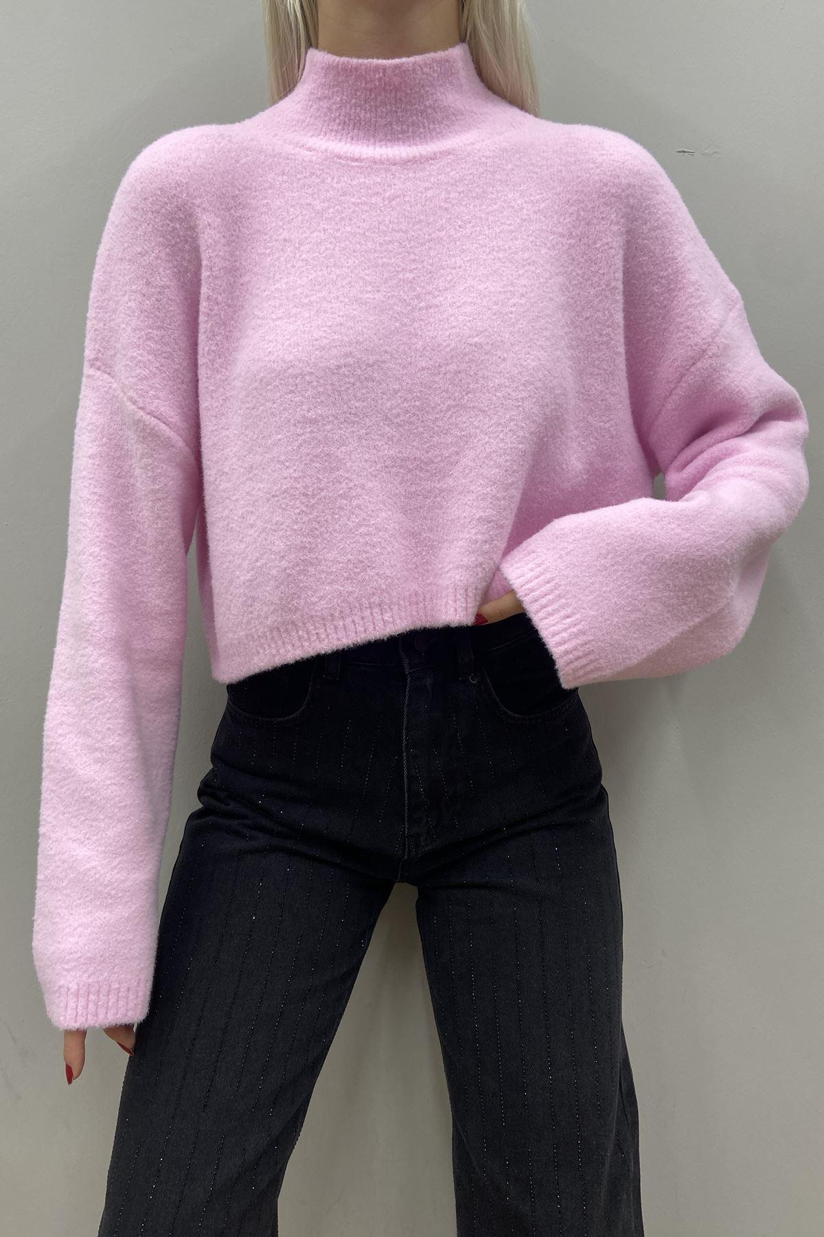 DİK YAKA YUMOŞ DOKULU CROP KAZAK