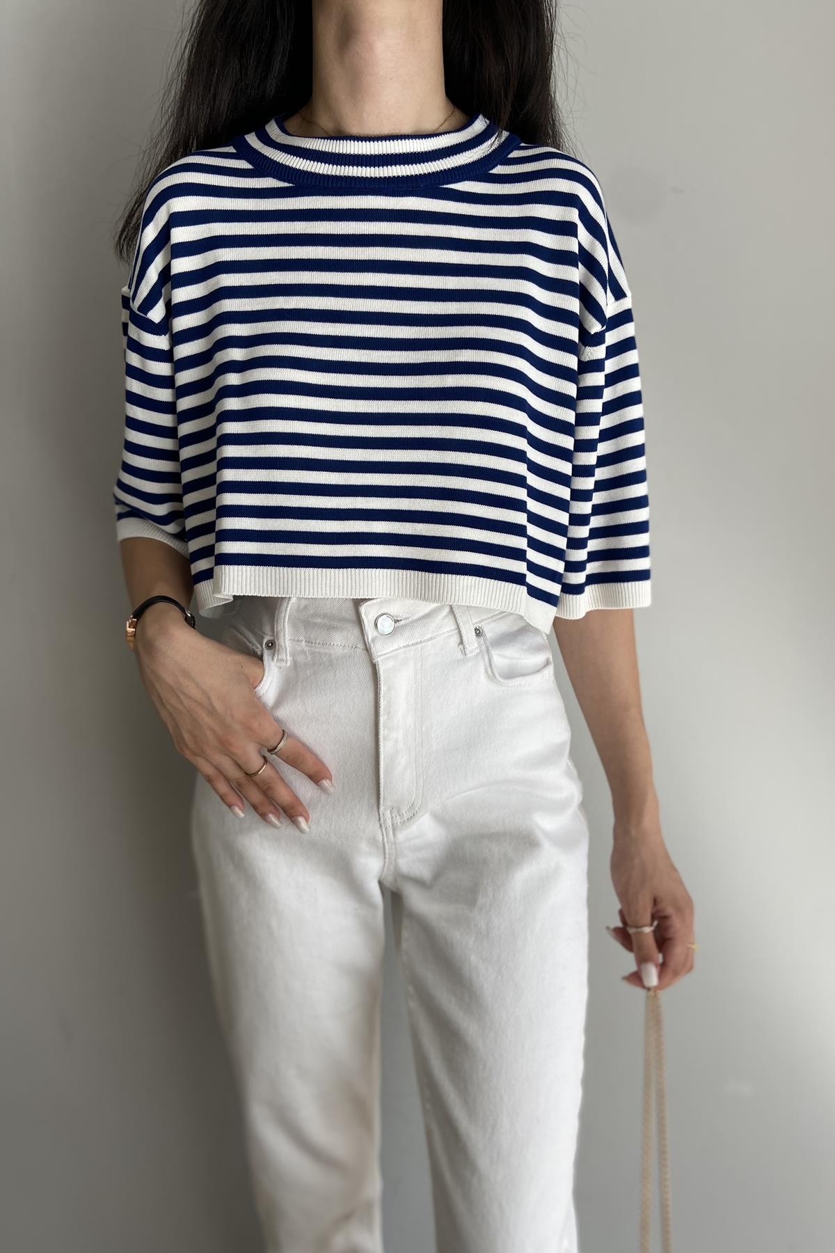 OVERSİZE ÇİZGİ DETAY CROP TRIKO