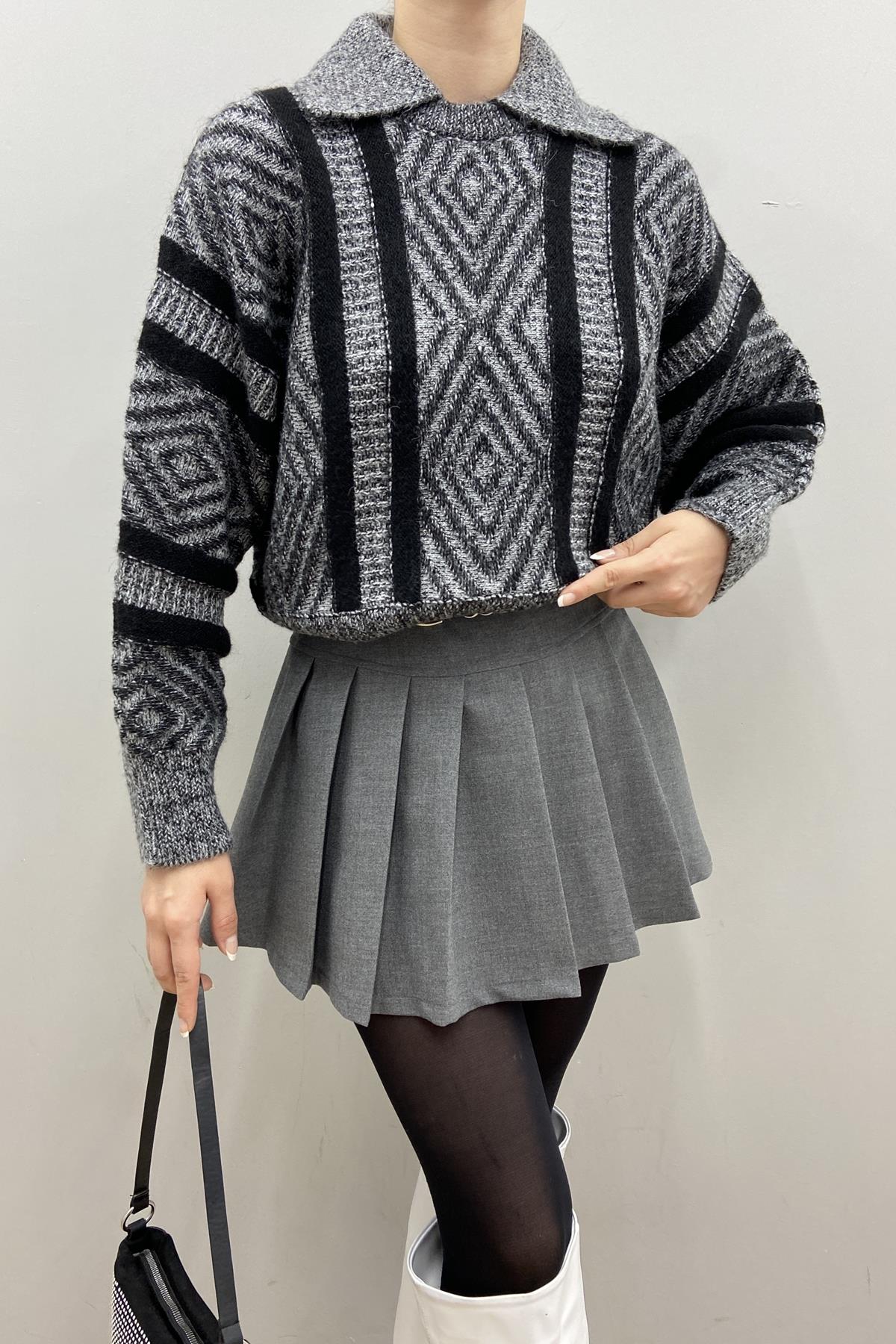 POLO YAKA DESENLİ KAZAK