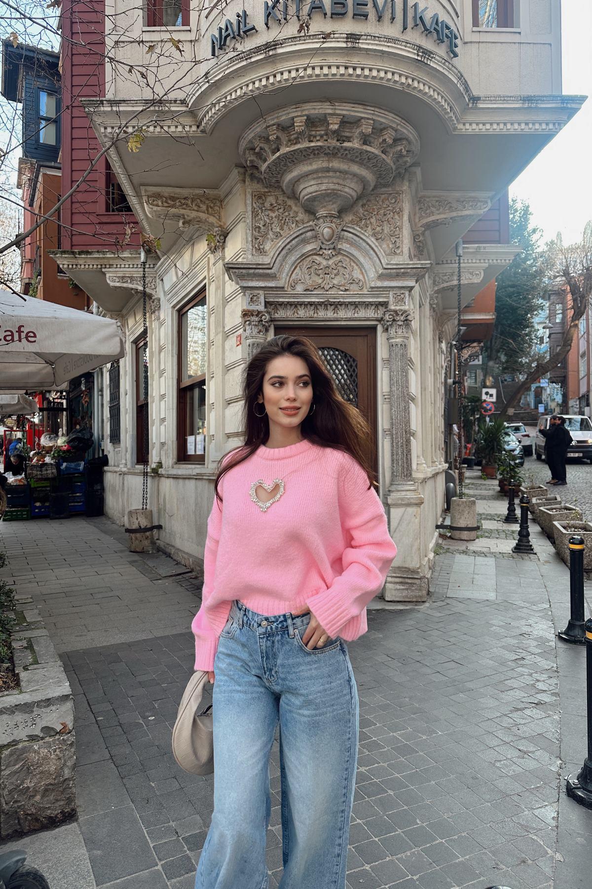 TAŞLI KALP DETAYLI TRIKO KAZAK